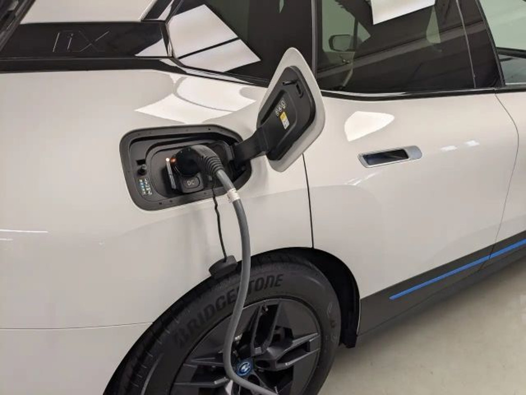 BMW iX