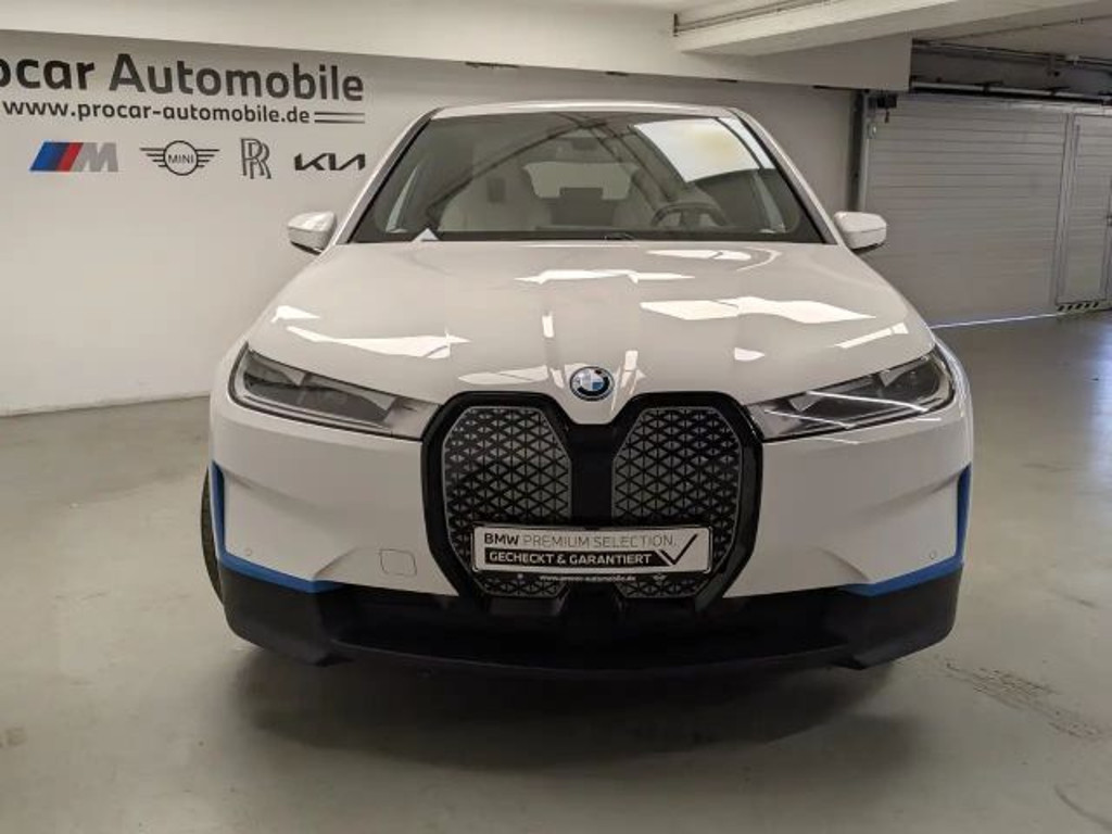 BMW iX