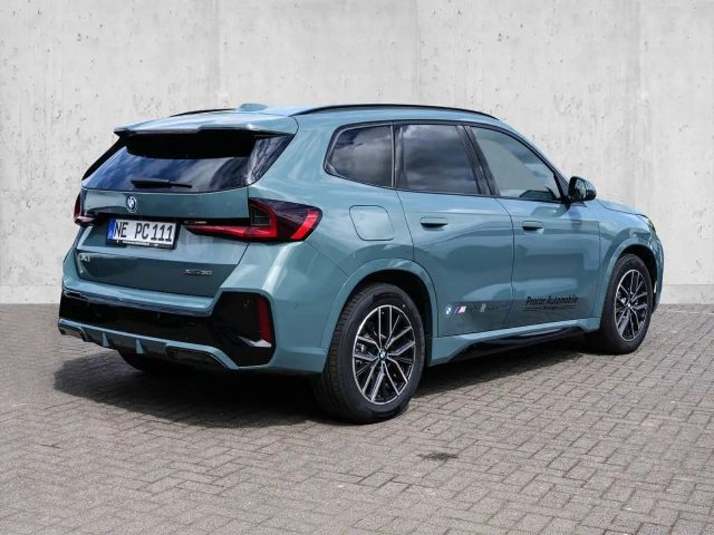 BMW iX1