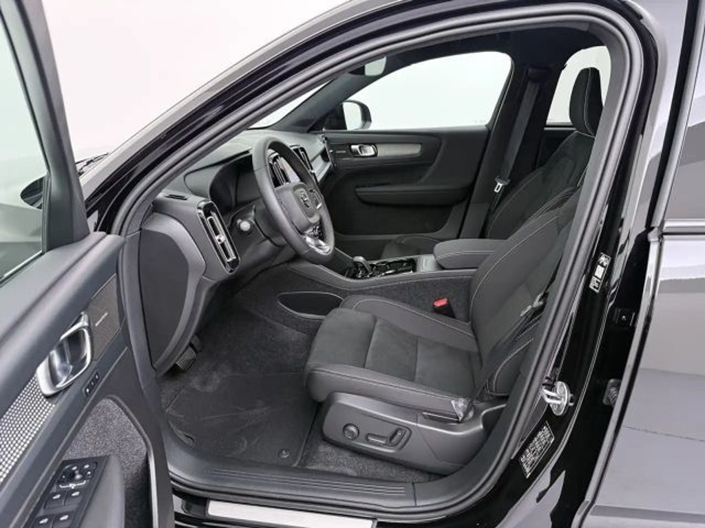 Volvo EX40
