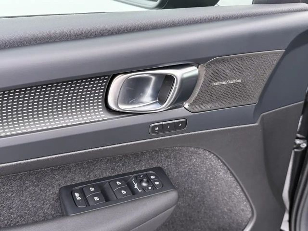 Volvo EX40