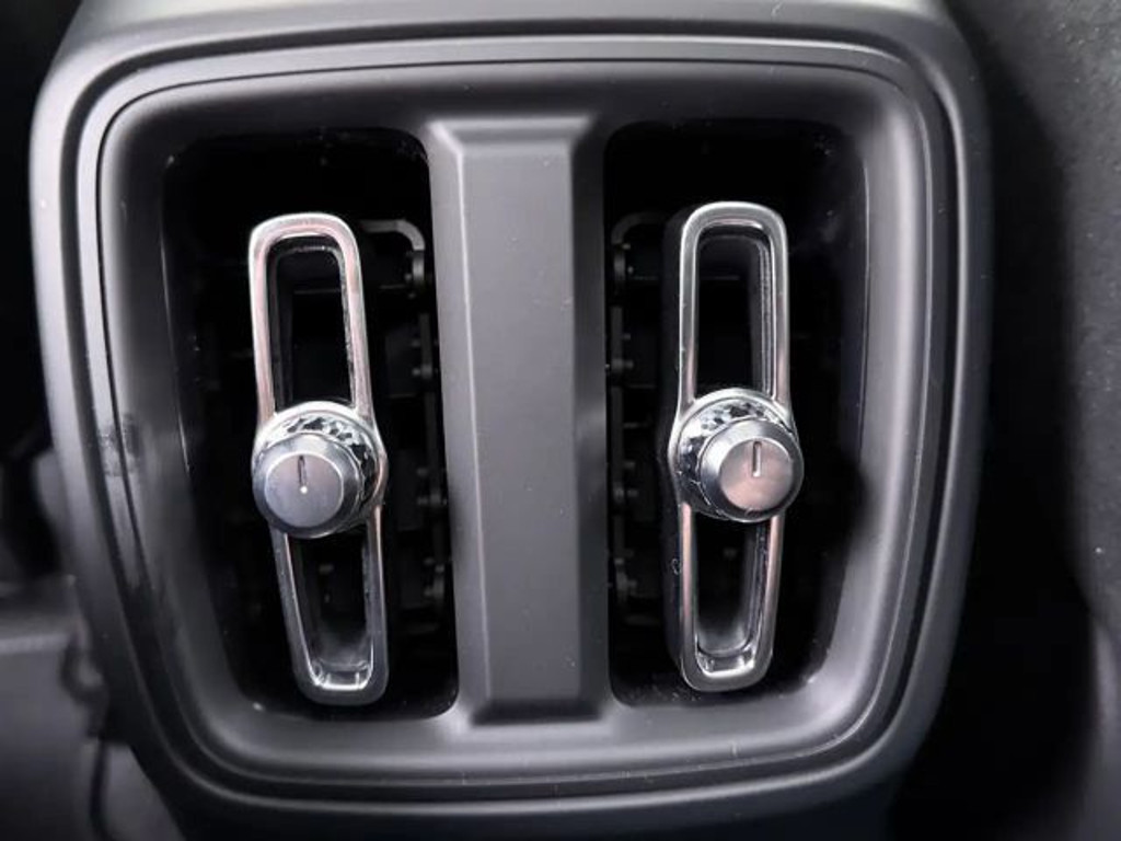 Volvo EX40