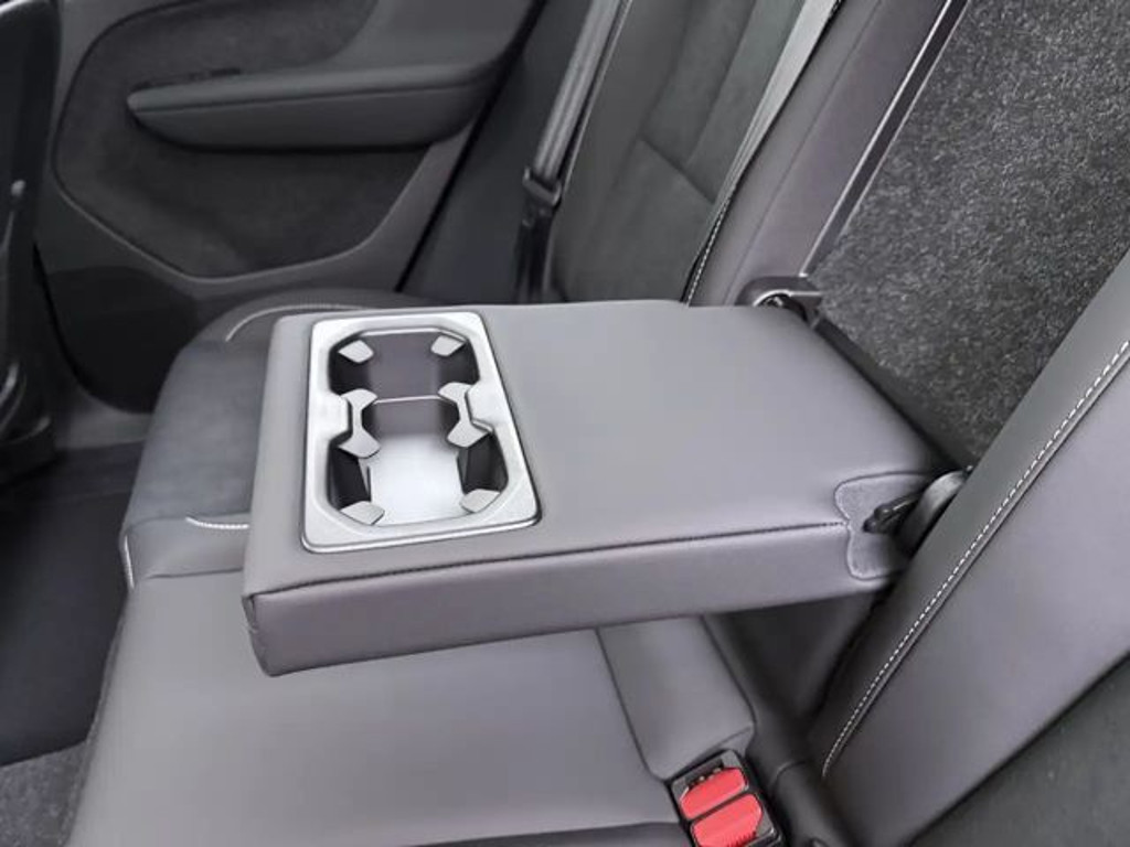 Volvo EX40
