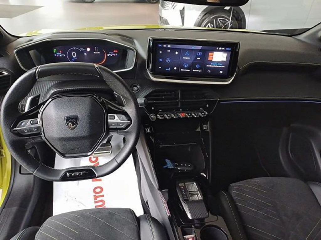 Peugeot e-208