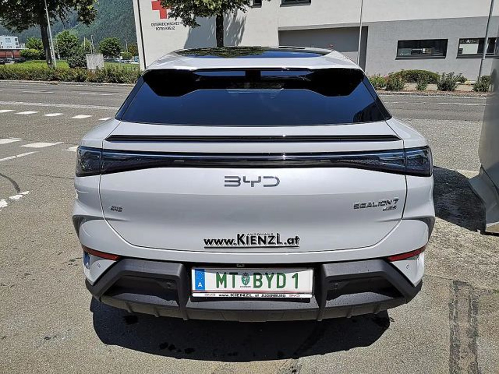 BYD Sealion 7
