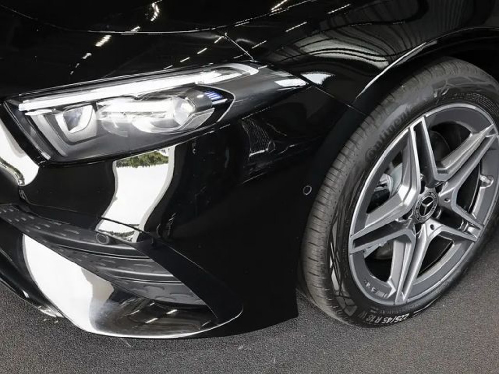 Mercedes-Benz A-Klasse A 220 4MATIC AMG Line