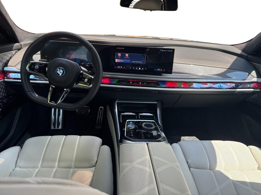 BMW i7