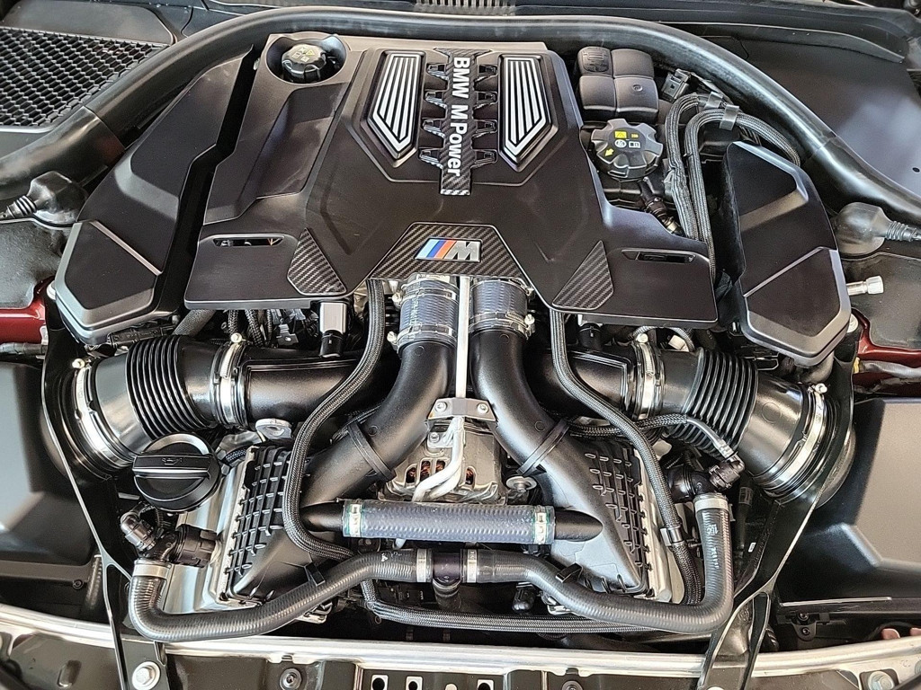 BMW M8