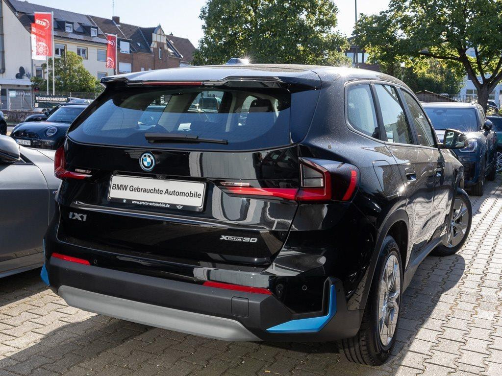 BMW iX1