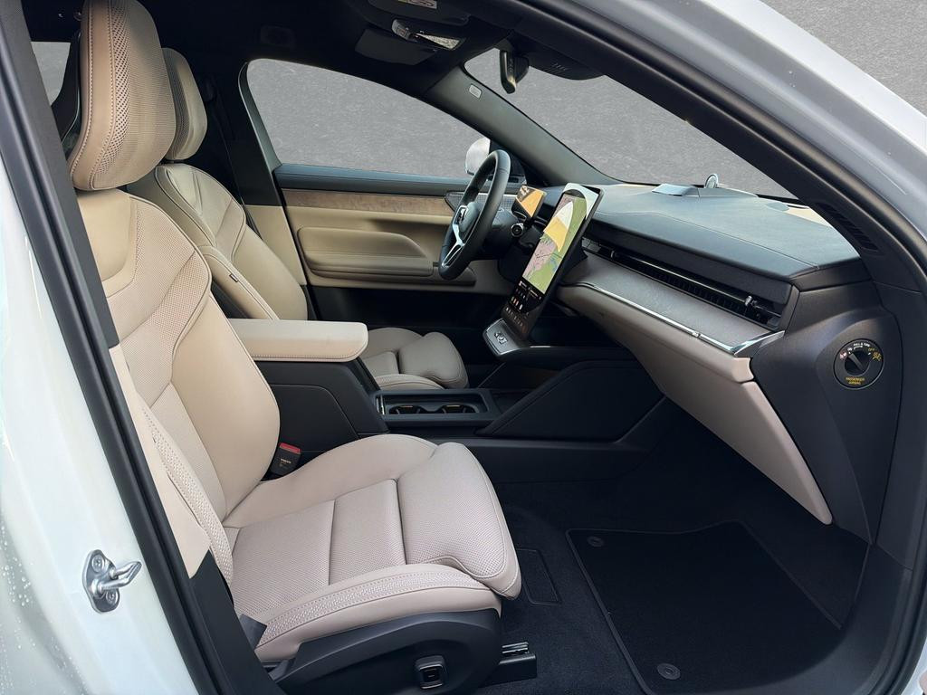 Volvo ES90