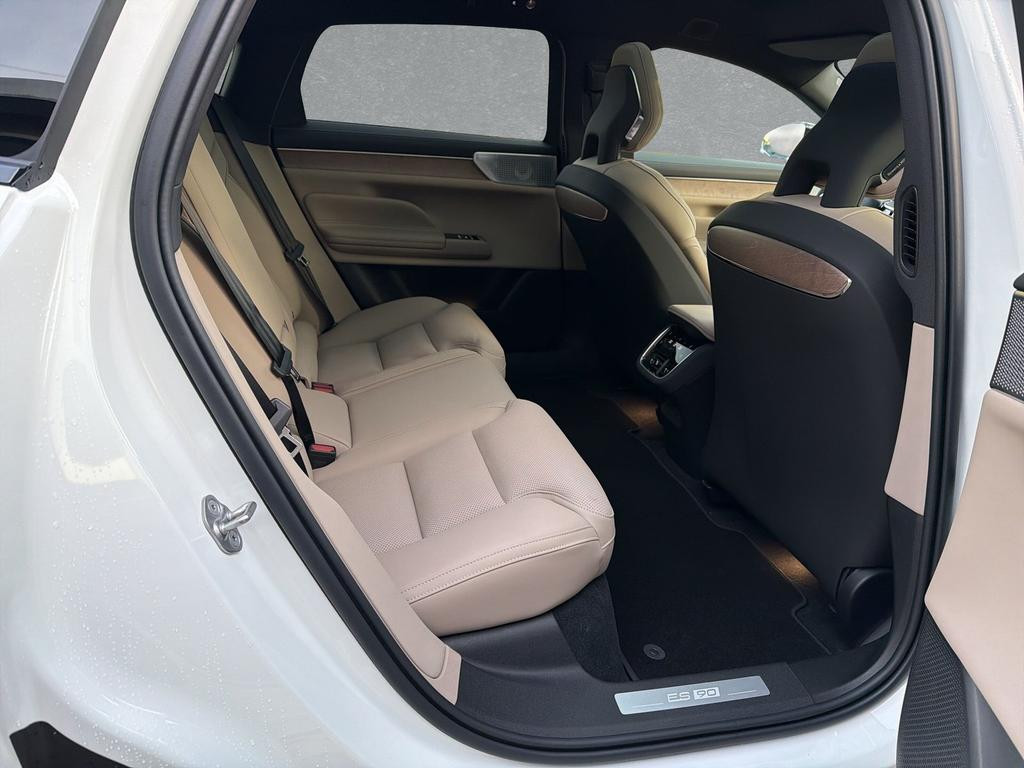 Volvo ES90