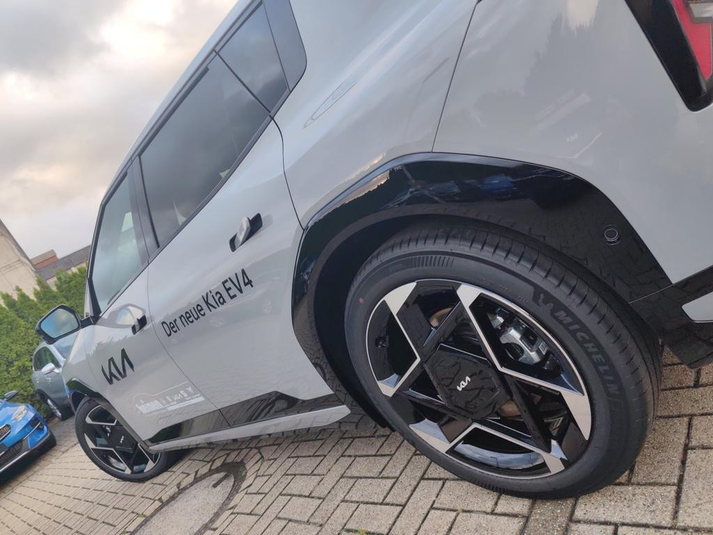 Kia EV4