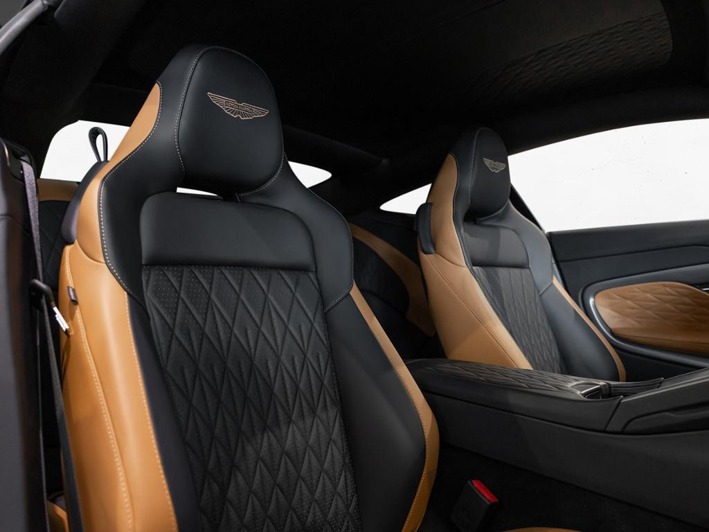 Aston Martin DB12