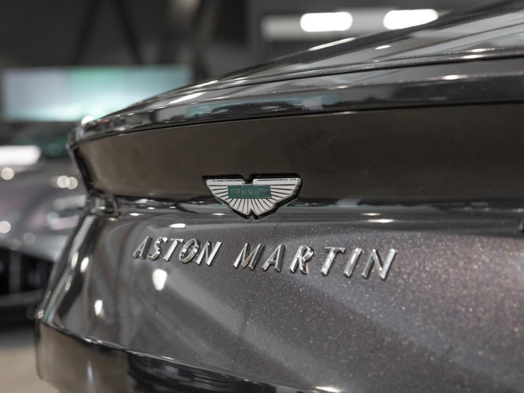 Aston Martin DB12