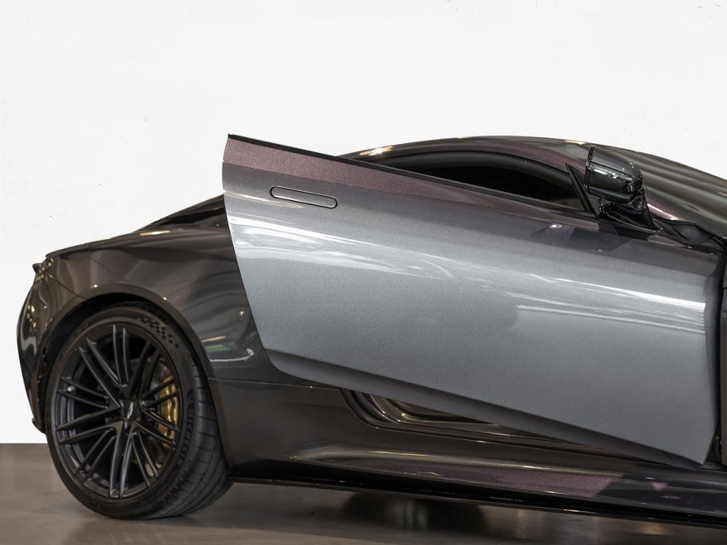 Aston Martin DB12