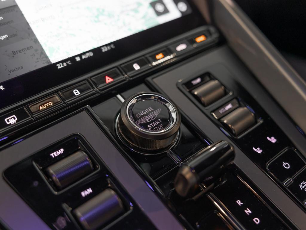 Aston Martin DB12