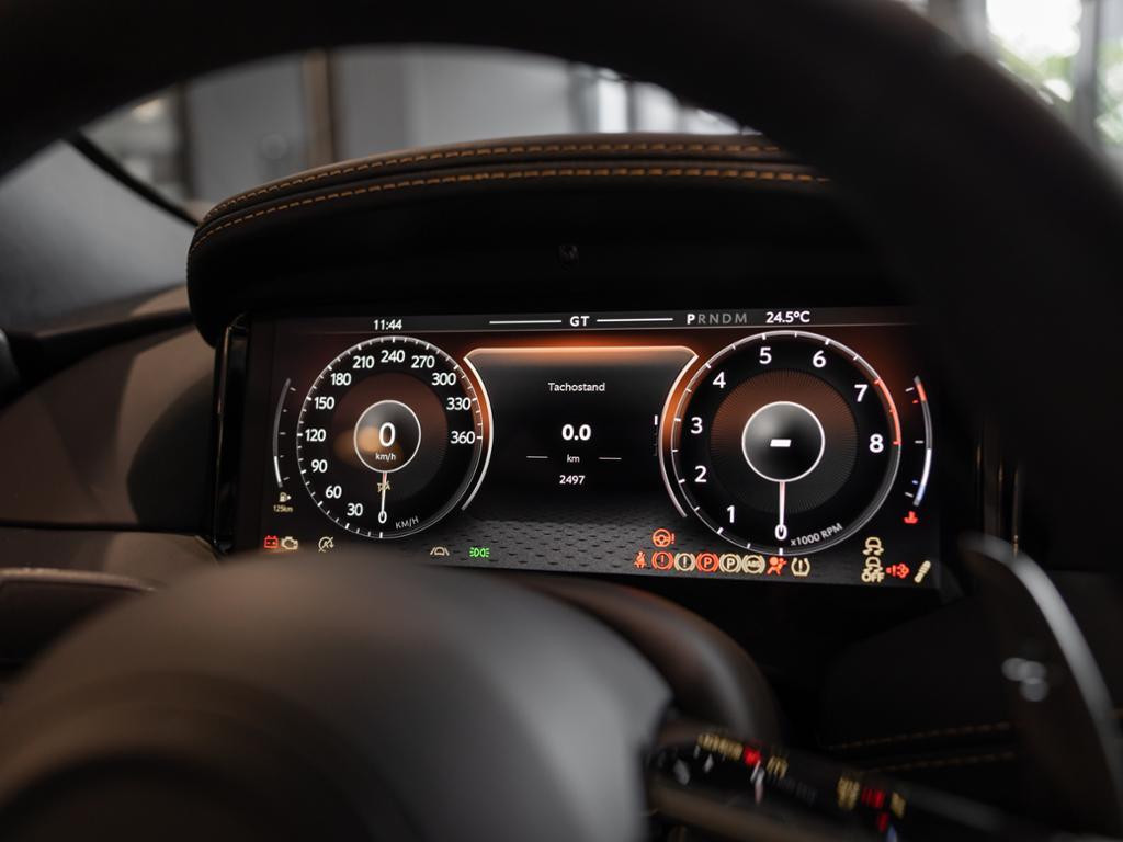 Aston Martin DB12