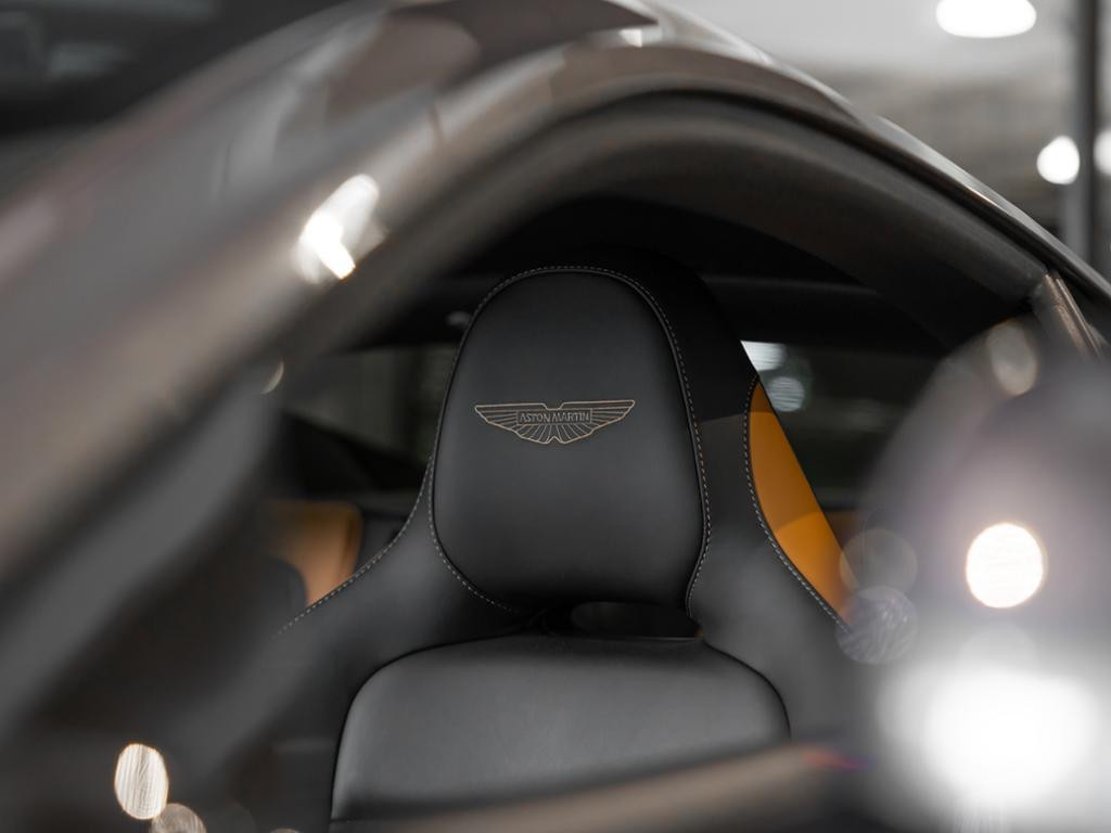 Aston Martin DB12