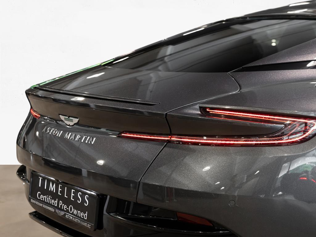 Aston Martin DB12