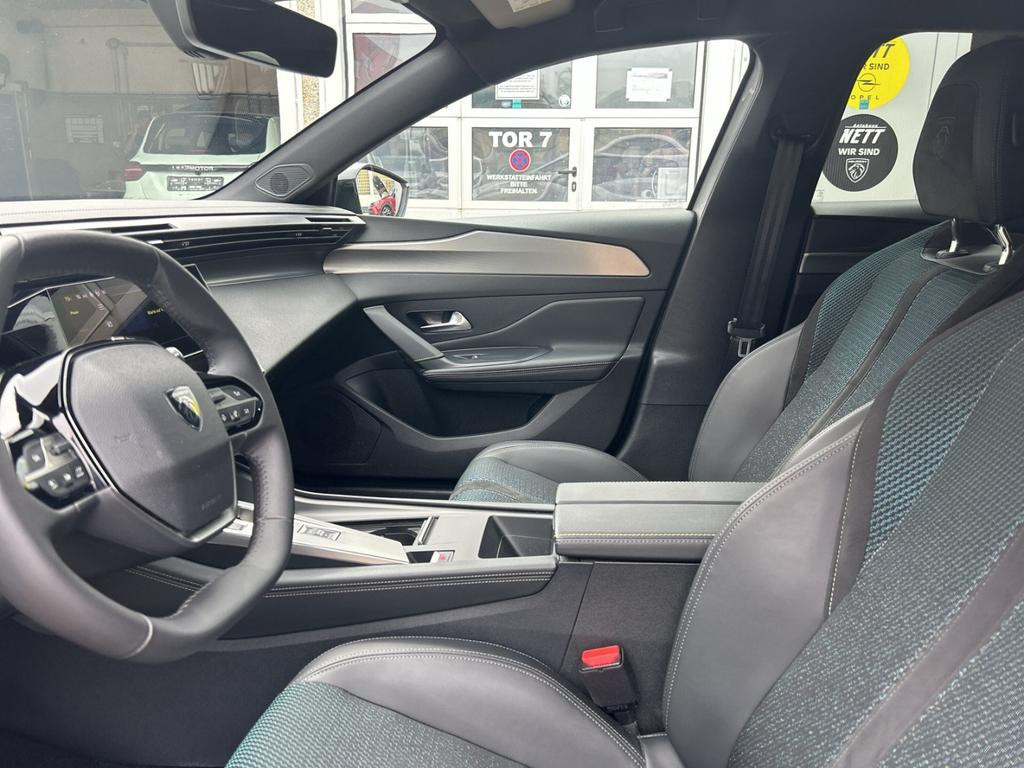 Peugeot e-308