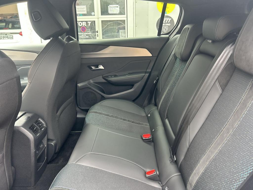 Peugeot e-308
