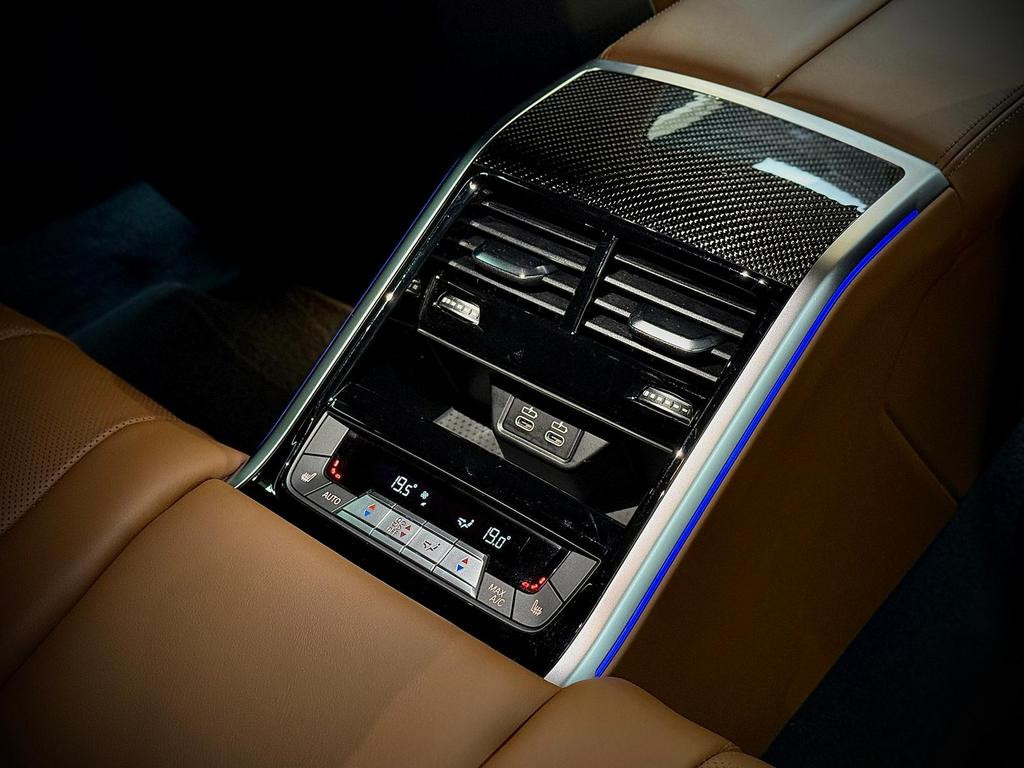 BMW M8