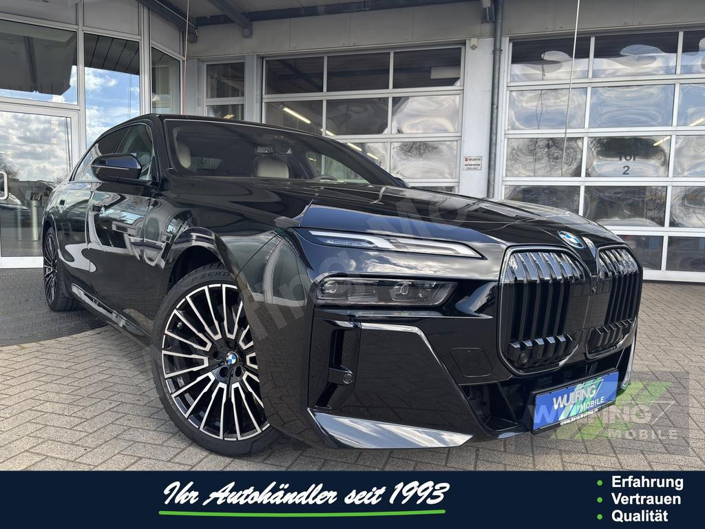 BMW i7