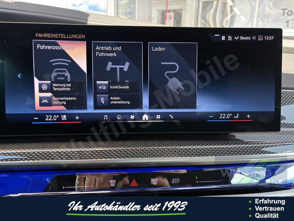 BMW i7