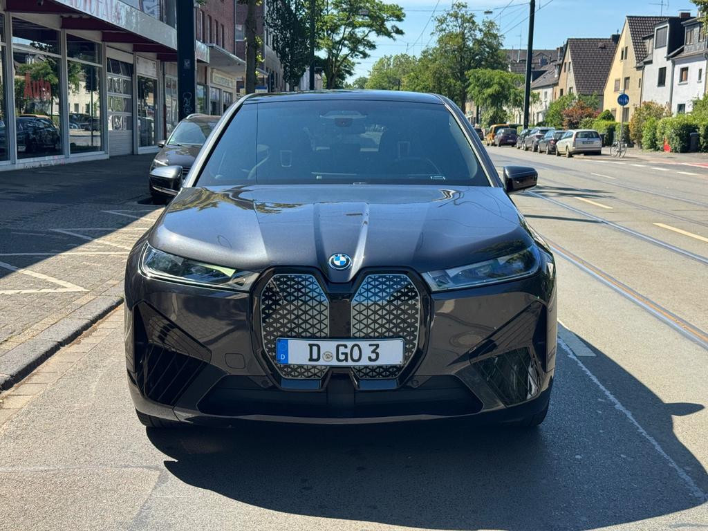 BMW iX