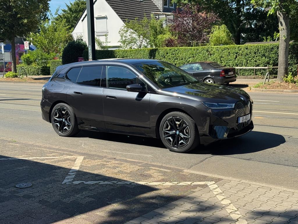 BMW iX