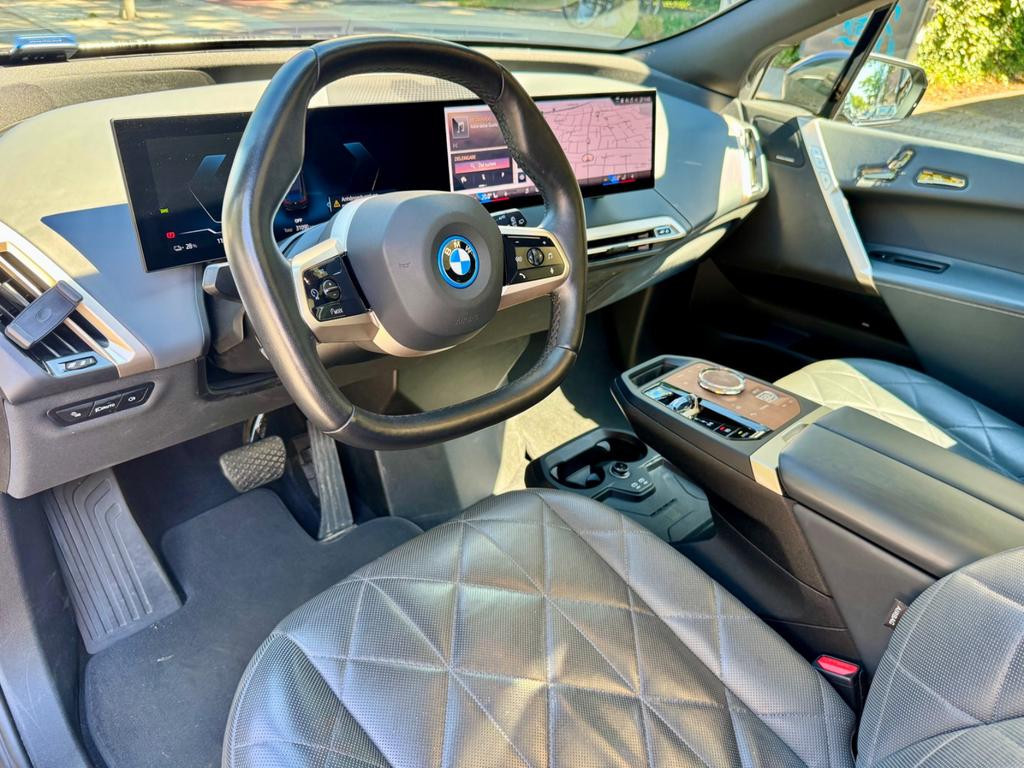 BMW iX
