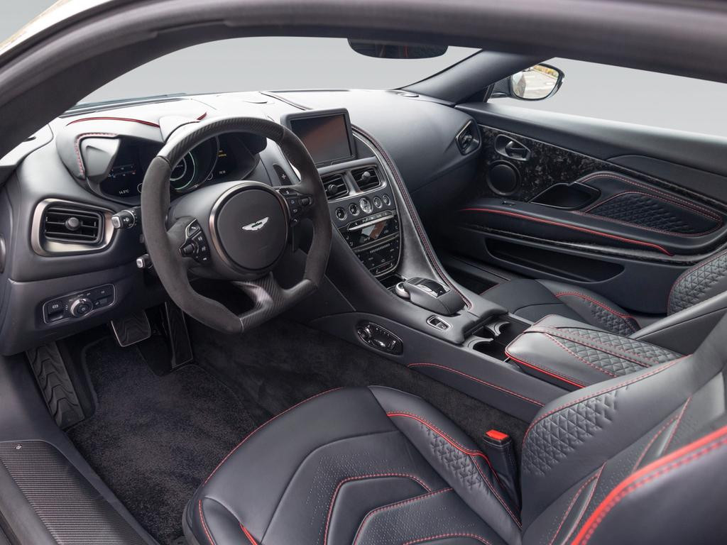 Aston Martin DBS