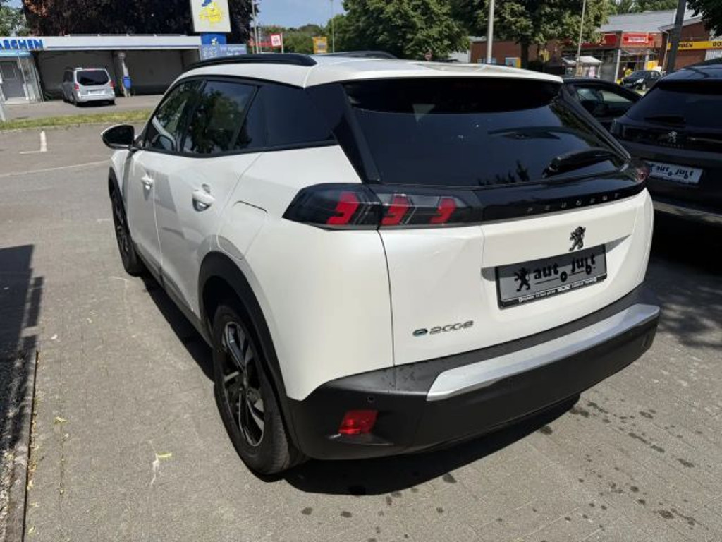 Peugeot e-2008