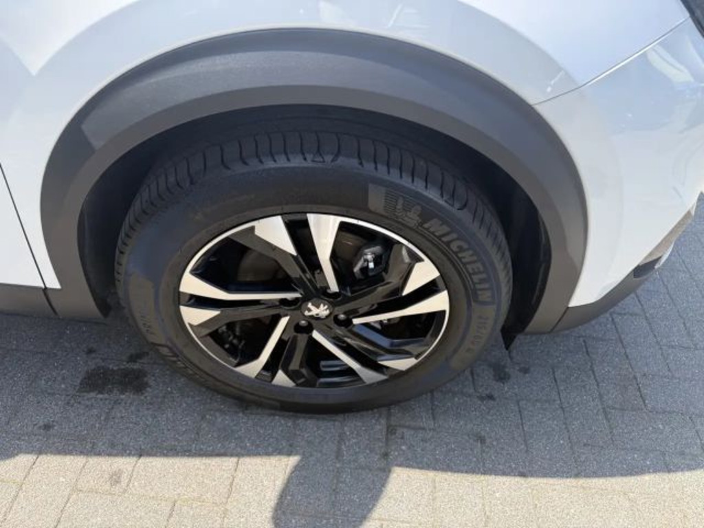 Peugeot e-2008