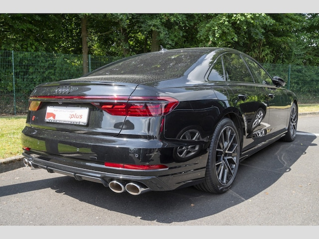Audi S8