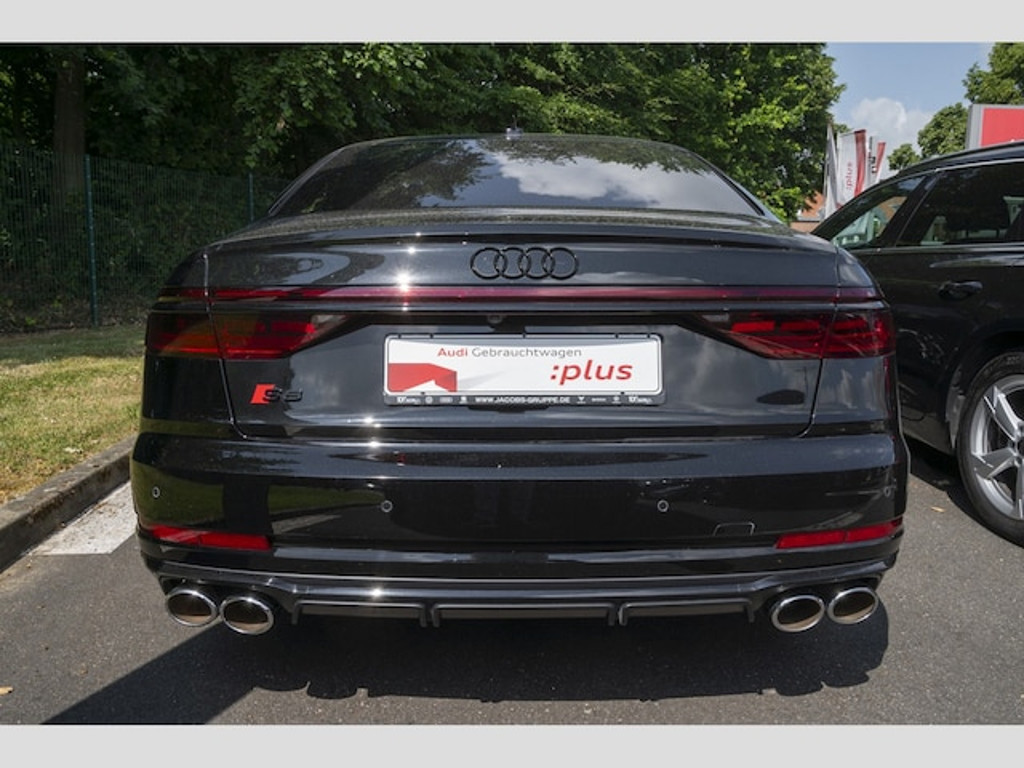 Audi S8