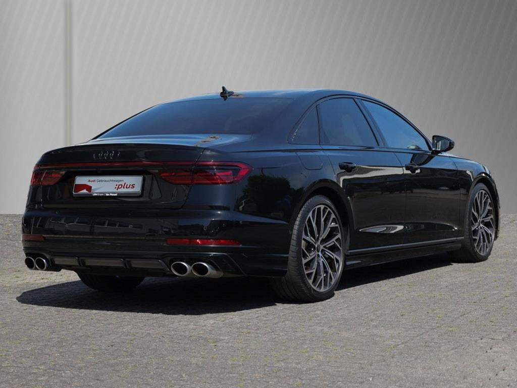 Audi S8
