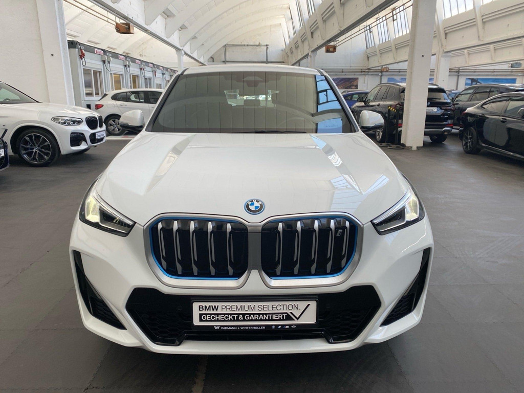 BMW iX1