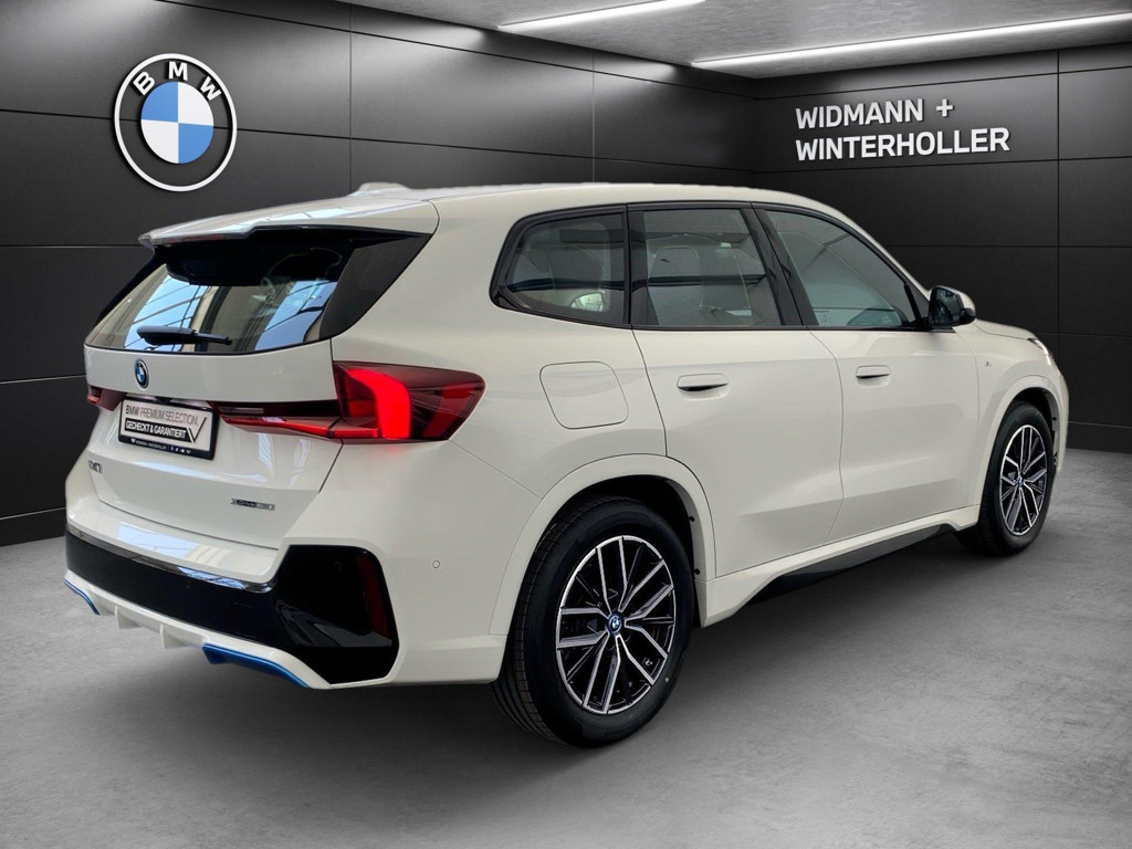BMW iX1