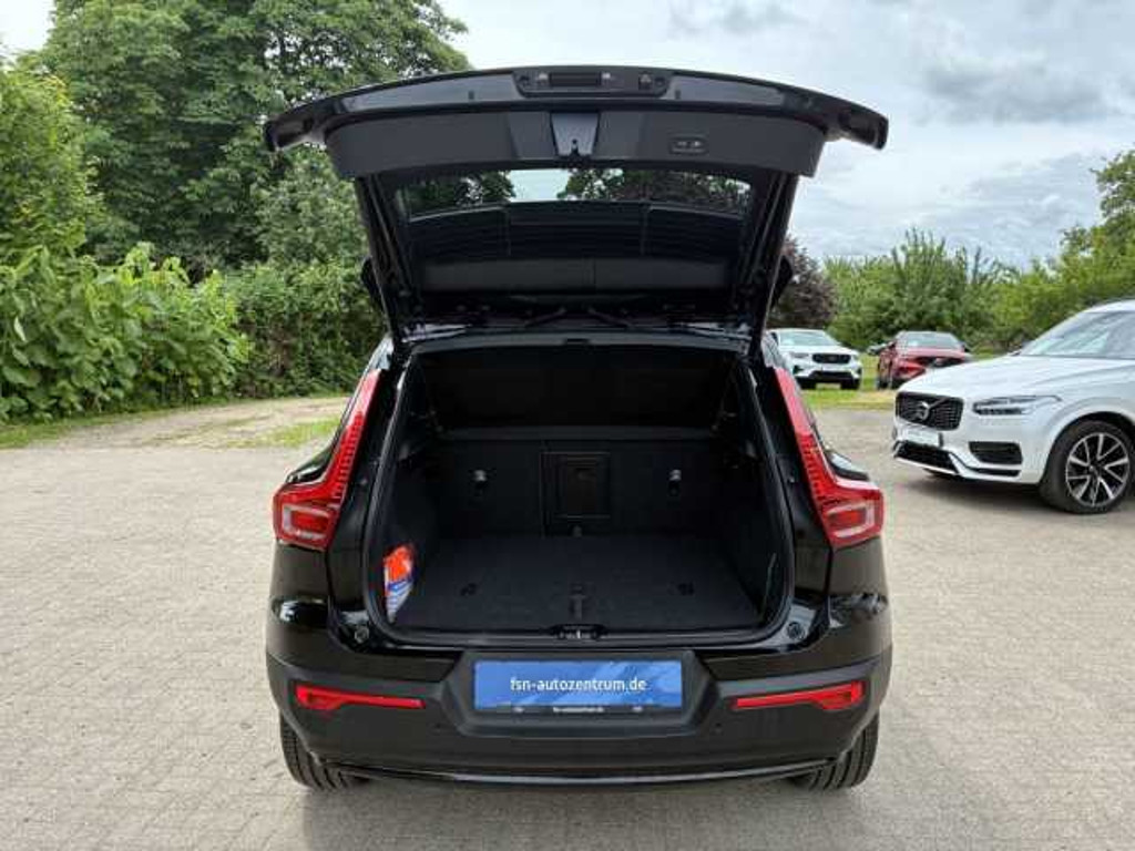 Volvo XC40 Plus Dark