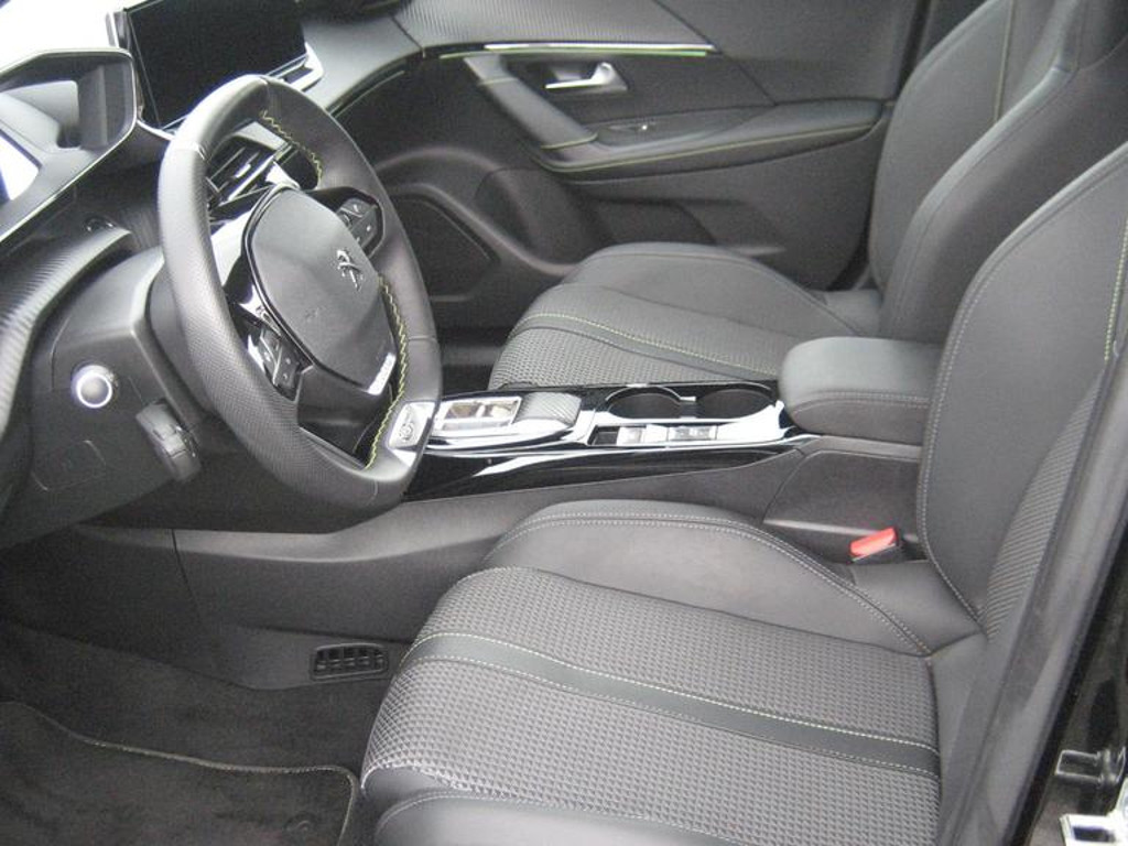 Peugeot e-2008