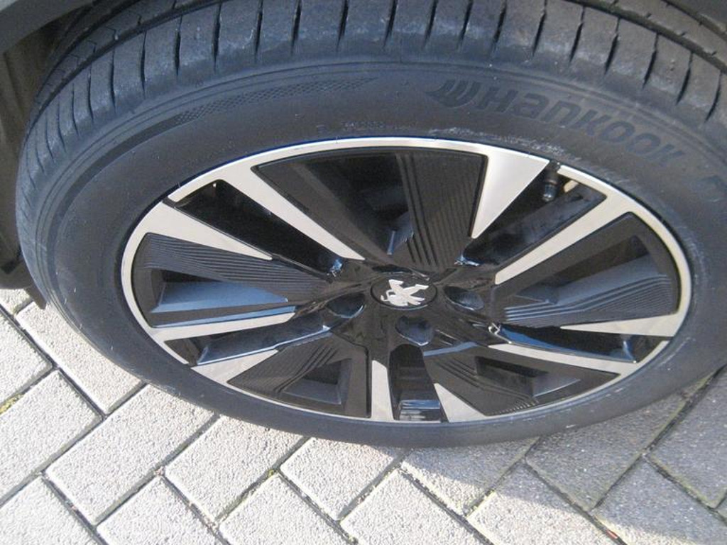 Peugeot e-2008