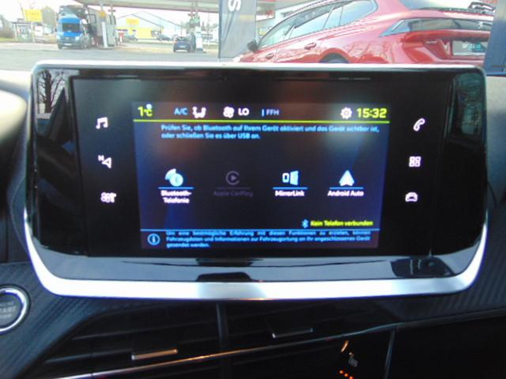 Peugeot e-2008
