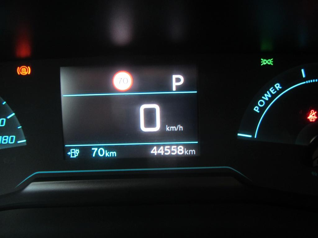 Peugeot e-2008