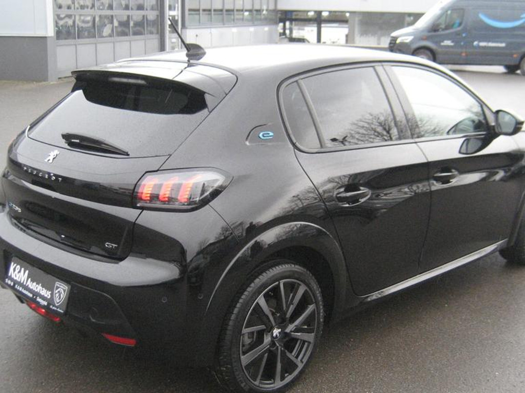 Peugeot e-208