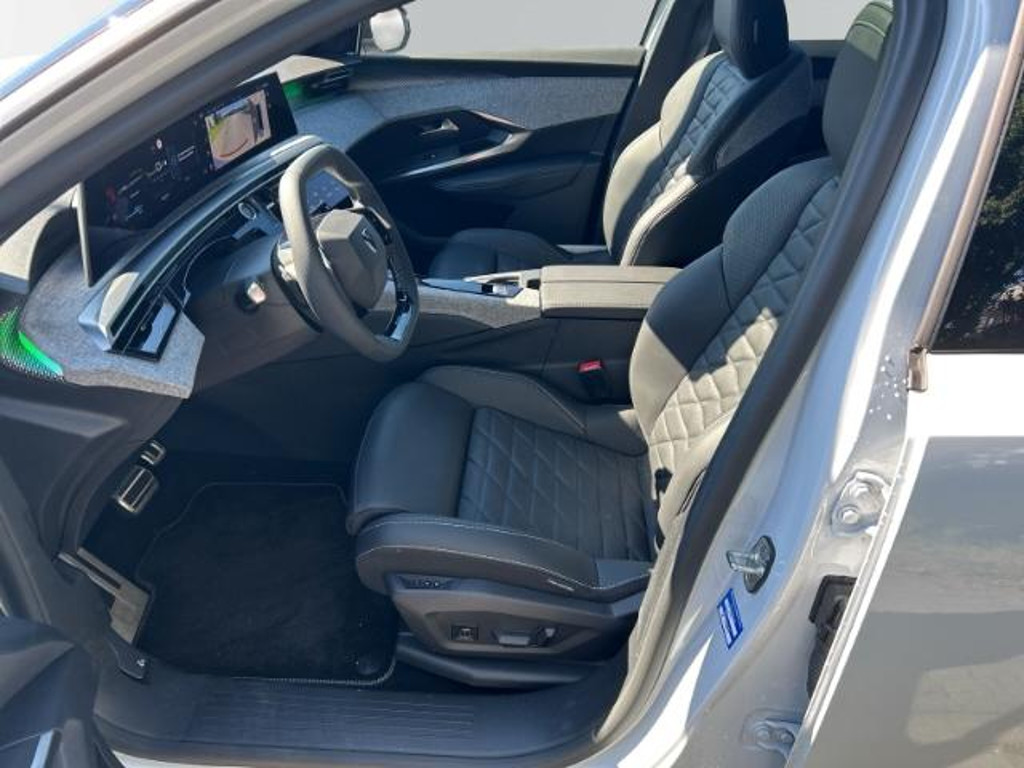Peugeot E-3008