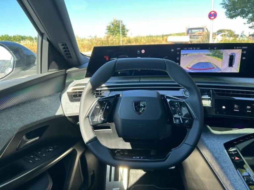 Peugeot E-3008