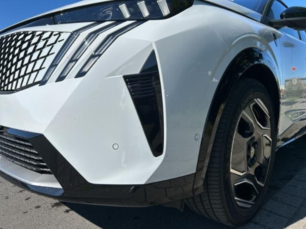 Peugeot E-3008
