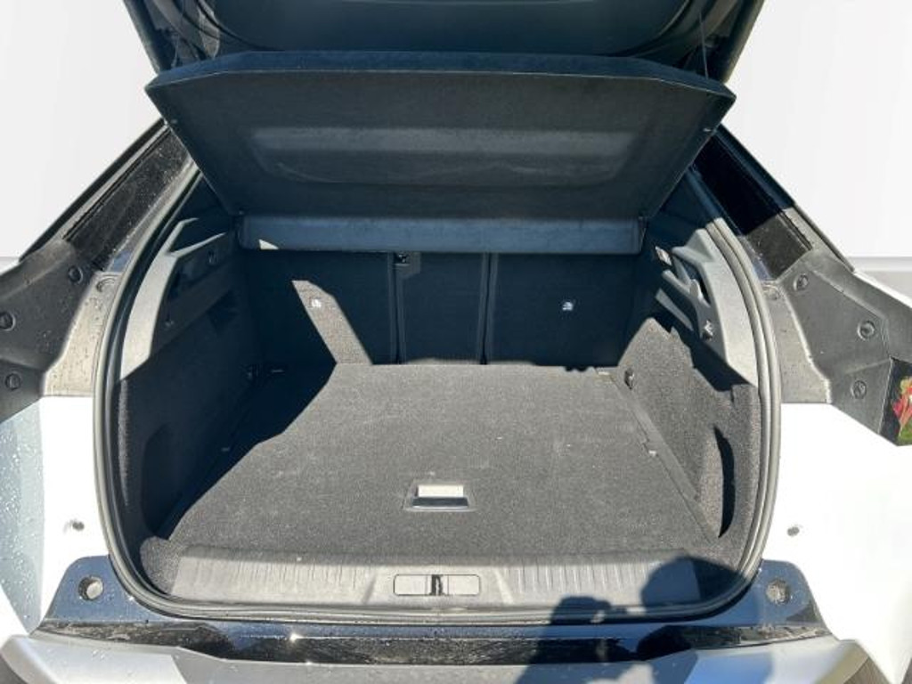 Peugeot E-3008