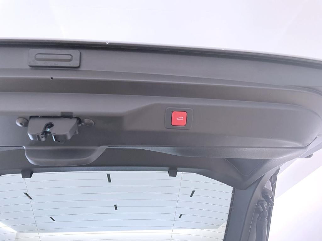 Peugeot E-3008